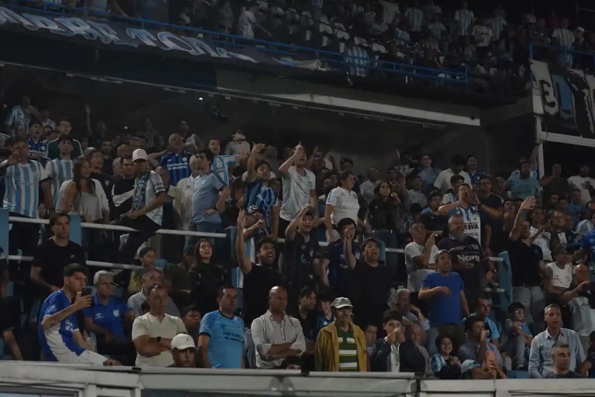 Silbidos, billetes y una relación rota dentro de Atlético Tucumán