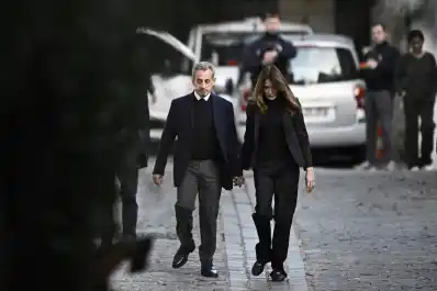 Nicolas Sarkozy fue encarcelado en París para cumplir una condena de cinco años