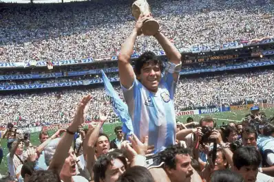 Murió el hincha que llevó en andas a Diego Armando Maradona en el Mundial de México 1986