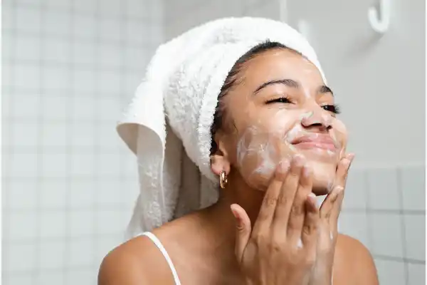 Proteger y reparar: la rutina de cuidado de la piel para prevenir el melanoma