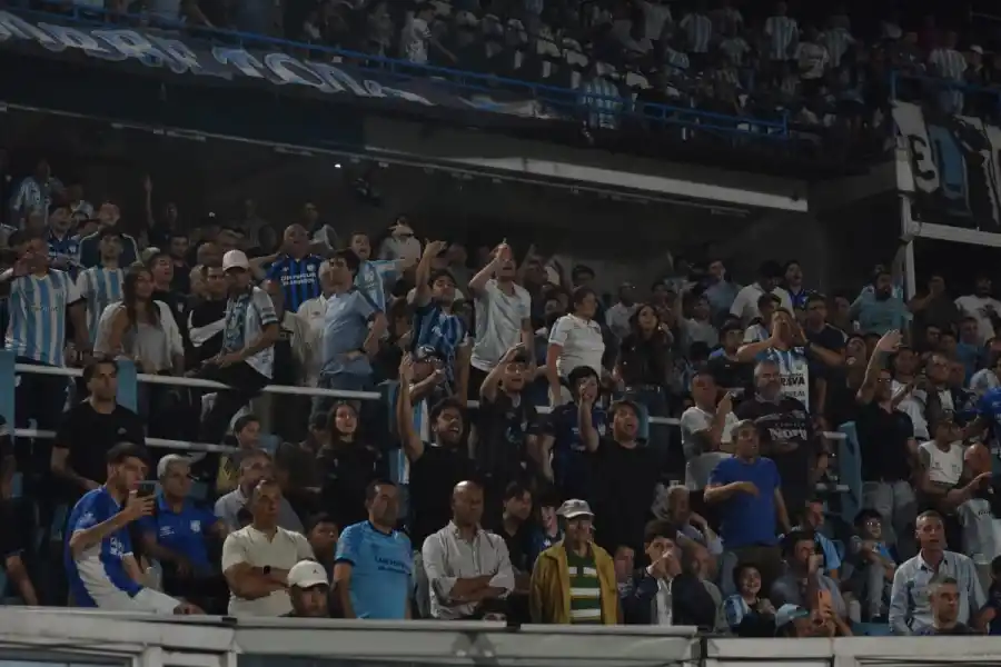 Silbidos, billetes y una relación rota dentro de Atlético Tucumán