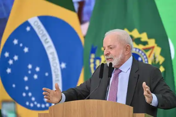 Lula recibe a la COP30 pero permite el petróleo en altamar