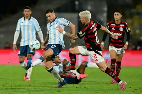 Un golpe sobre el final apagó la resistencia de Racing en el Maracaná