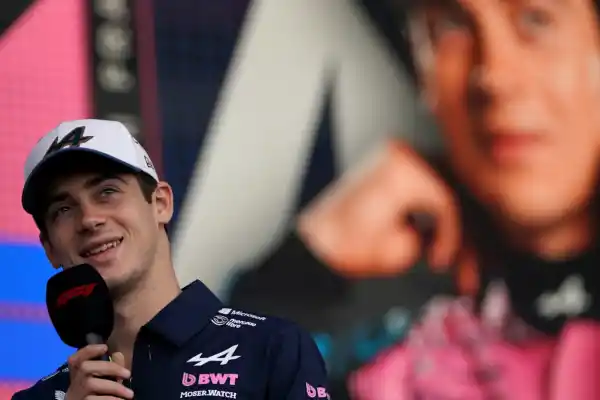 En medio de la expectativa por su futuro en la F-1, Colapinto se roba todas las miradas en México