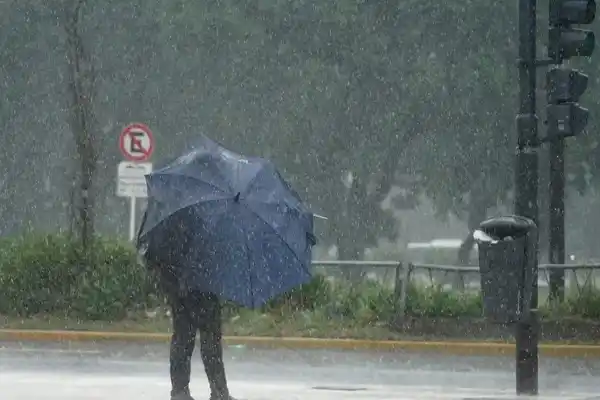 Hay alerta por tormentas eléctricas: ¿a qué hora se larga el agua en estas ocho provincias?