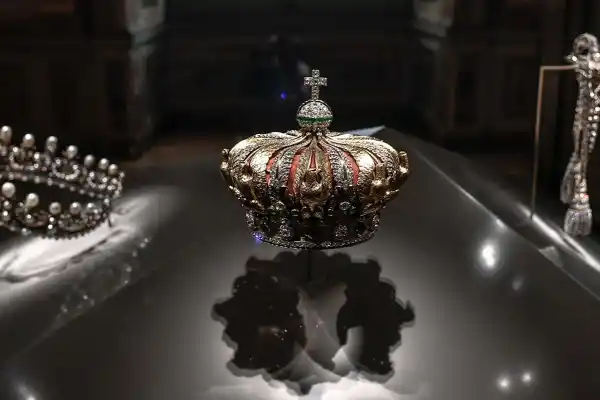 600x400_robo-museo-louvre-por-se-cree-ladrones-destruyeron-joyas-1109044-114810.webp