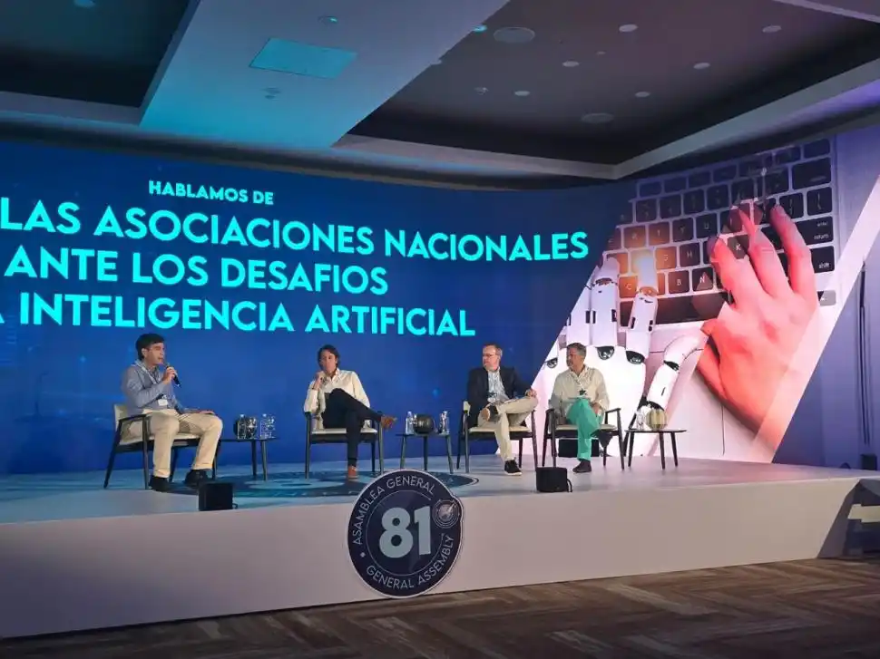 PANEL DE ASOCIACIONES. Daniel Dessein (LA GACETA), Rodrigo Salazar (Consejo de la Prensa Peruana), Andrés D’Alessandro (Adepa) y Werner Zitzmann (AMI Colombia).