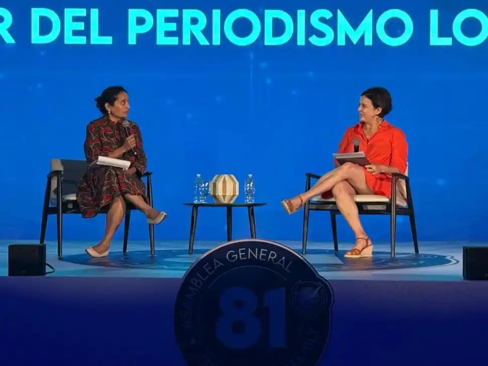 DESAFÍO. Se compite con la atención que la gente les da a sus celulares, dice Sonal Shah, junto a María Lorente.