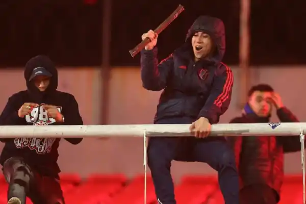 Prohíben la entrada a más de 80 hinchas de Universidad de Chile tras los incidentes en Avellaneda