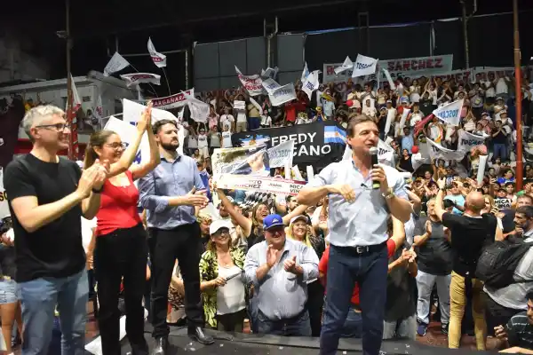 Roberto Sánchez cerró su campaña poniéndose en carrera para 2027