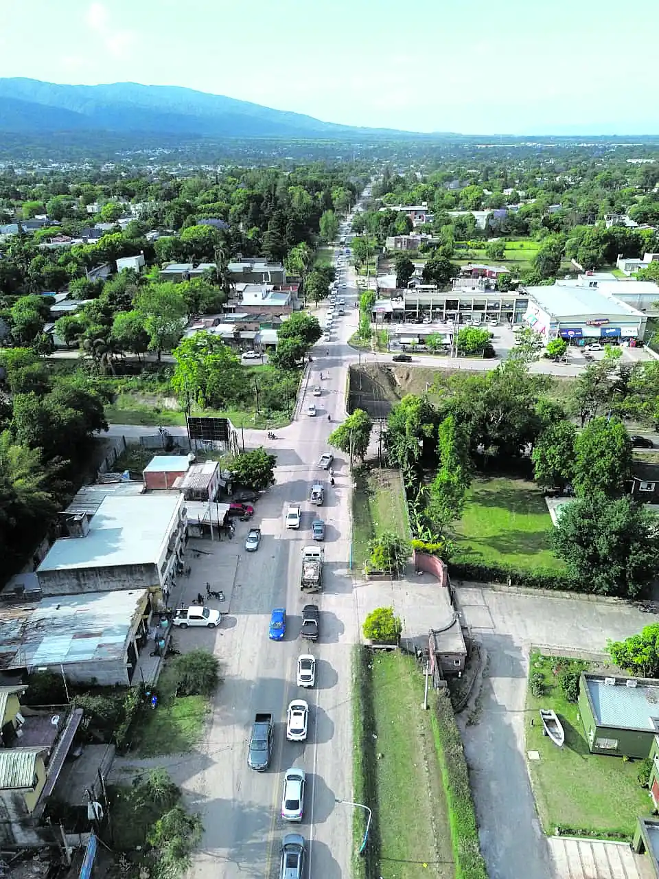 DE SUR A NORTE. Quienes vienen de San Pablo y El Manantial a Yerba Buena se encuentran con dificultades para transitar.