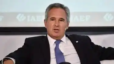 El dólar cede ante otra intervención de Estados Unidos, mientras se recuperan las acciones