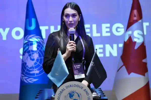 Jóvenes líderes se reunirán en un foro global: cómo viajar a Madrid con una beca