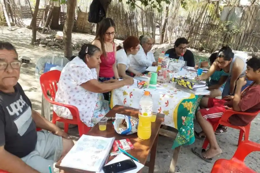 EN EL TERRITORIO. Una jornada de alfabetización en barrios populares.