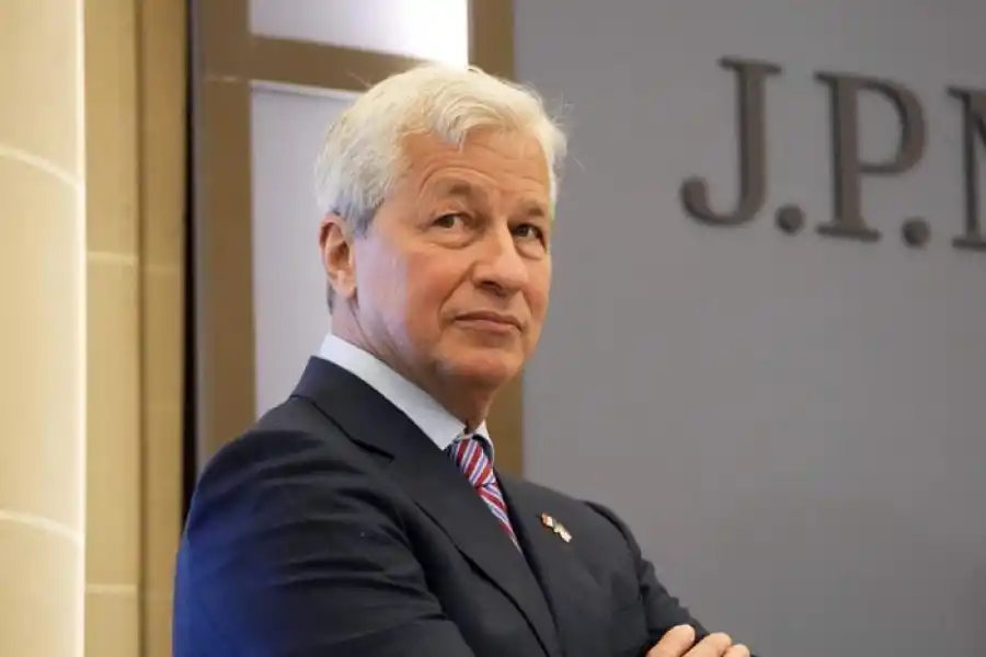 El dólar cede ante otra intervención de Estados Unidos, mientras se recuperan las acciones