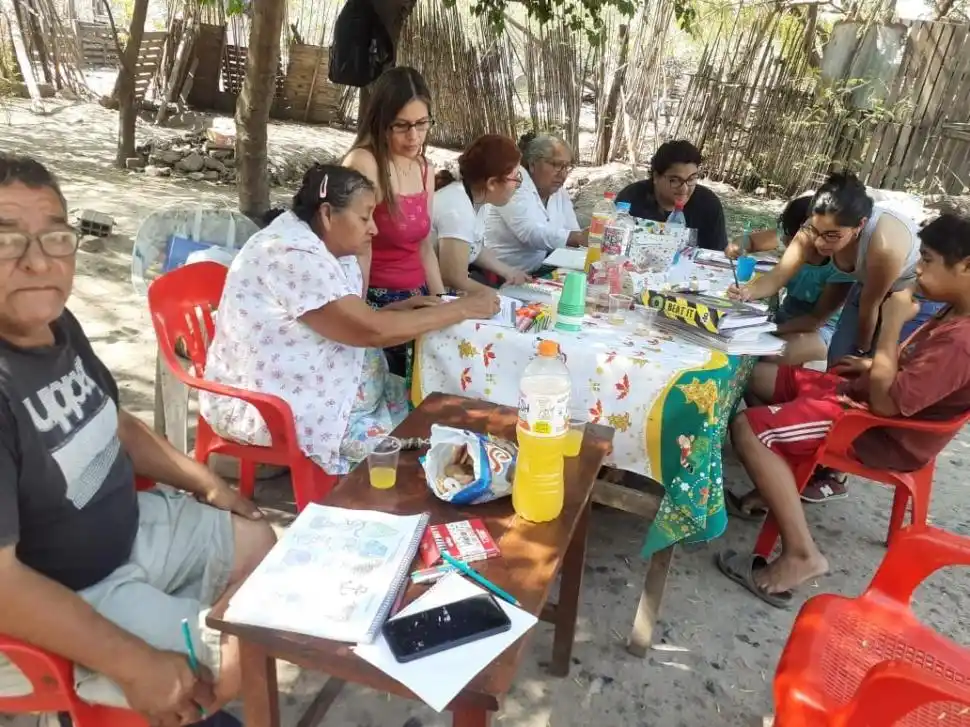 EN EL TERRITORIO. Una jornada de alfabetización en barrios populares.