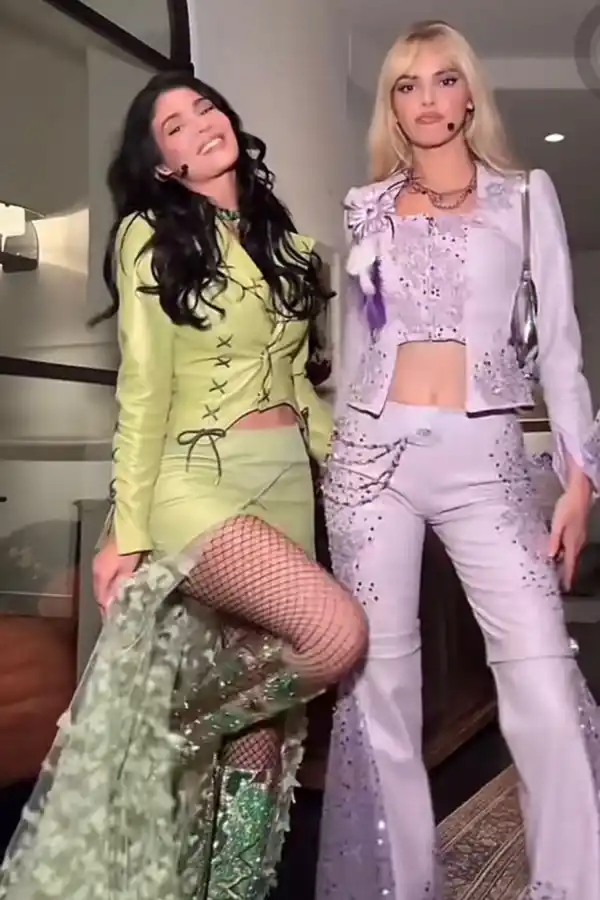 Kylie y Kendall Jenner de Lizzie e Isabella en “Lizzie McGuire: la película” en 2024.