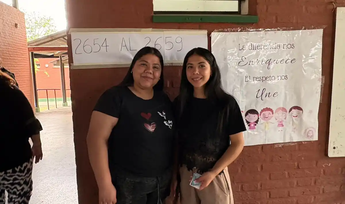 HERMANAS. Camila y Karen prefirieron el nuevo cuarto oscuro, antes que el anterior. / LA GACETA