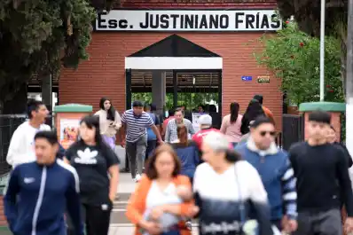 El faltazo de autoridades de mesa, la BUP y el acarreo marcaron la primera mitad de la jornada electoral