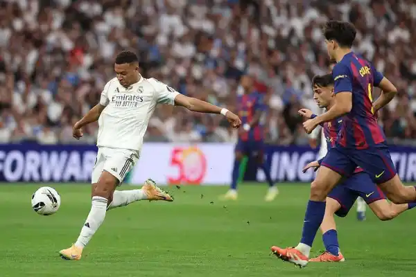 Real Madrid conquista el clásico y se escapa al frente de La Liga de España