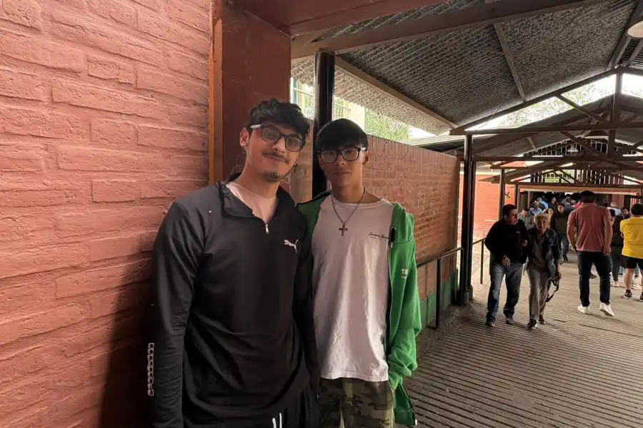 JUNTO A SU HERMANO. Máximo Rivadeneira, a la derecha, sintió óptimo el cambio. / LA GACETA