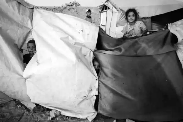 “Un poco de vida” entre los escombros de Ciudad de Gaza