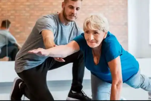 Si sos adulto mayor, el entrenamiento de fuerza debe ser