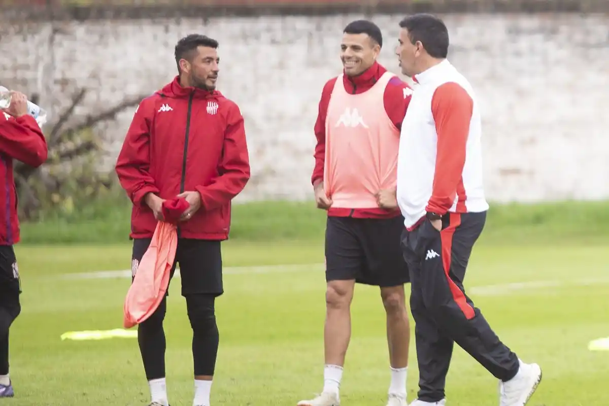 REINICIO. El cuerpo técnico encabezará la vuelta a los entrenamientos, con rutina definida, mientras el club aguarda la renuncia dirigencial y el llamado a elecciones.