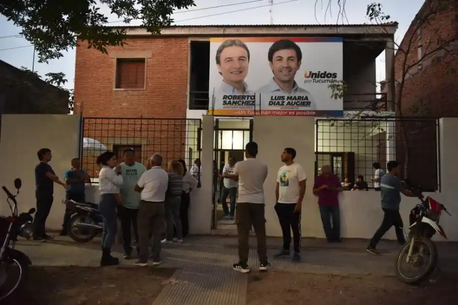 BÚNKER. La militancia de Cambia Alberdi el pasado domingo.
