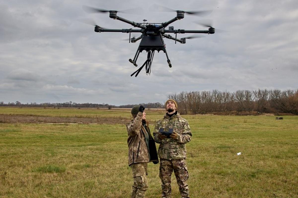 EN UCRANIA también modificaron drones económicos para convertirlos en armas. 