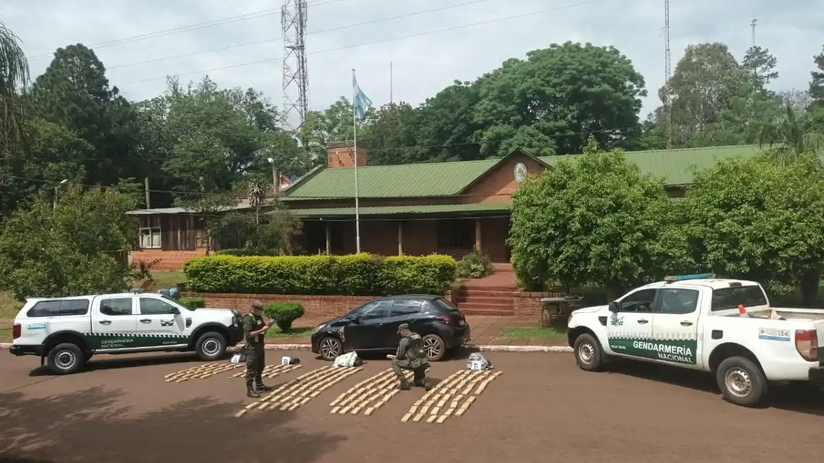 DROGA. Encontraron más de 120 kilos de marihuana en un auto abandonado.