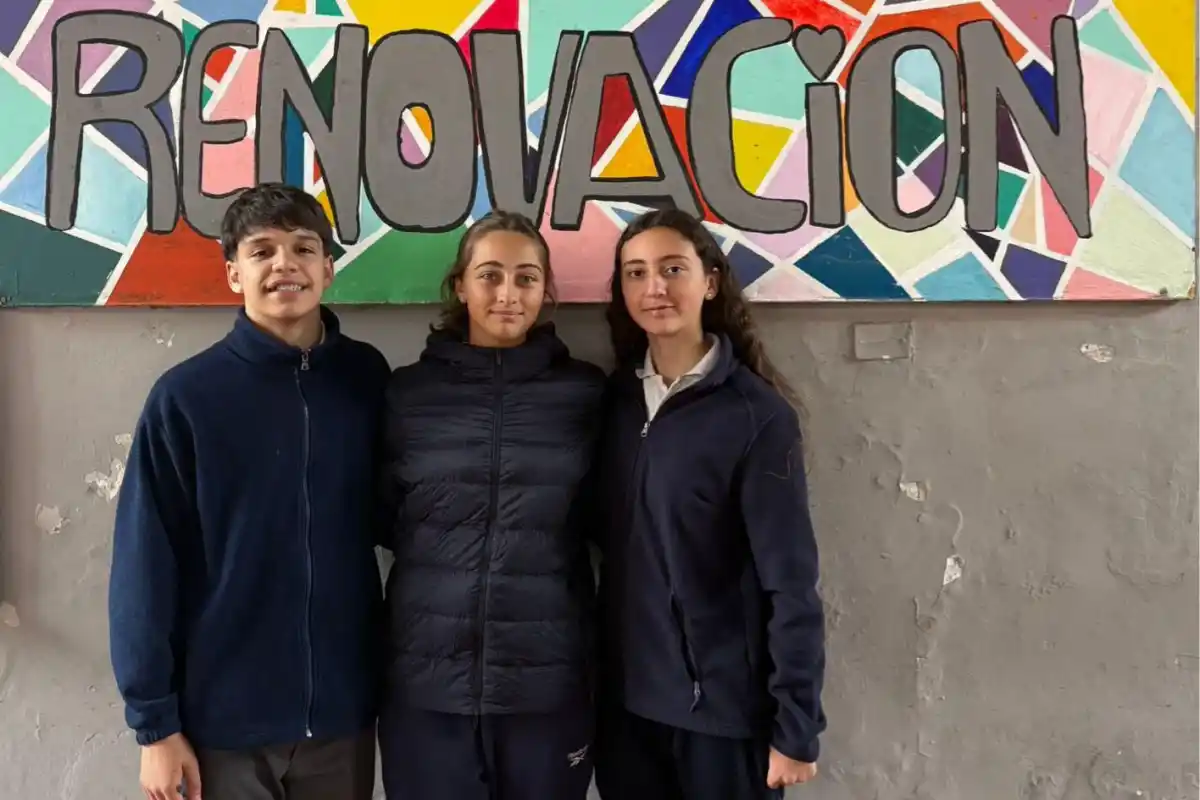 DE TUCUMÁN AL MUNDO. Octavio, Sofía y Emilie, los gamers tucumanos que hicieron historia en los Intercolegiales de Minecraft de Globant. / CORTESÍA GLOBANT