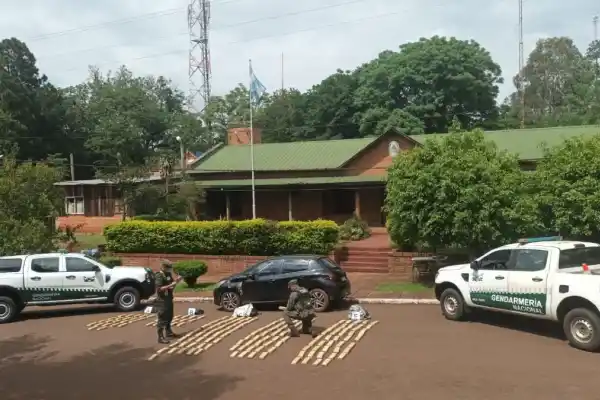 Encontraron más de 120 kilos de marihuana en un auto abandonado