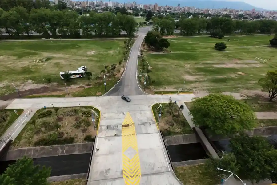 Vista aérea del flamante puente