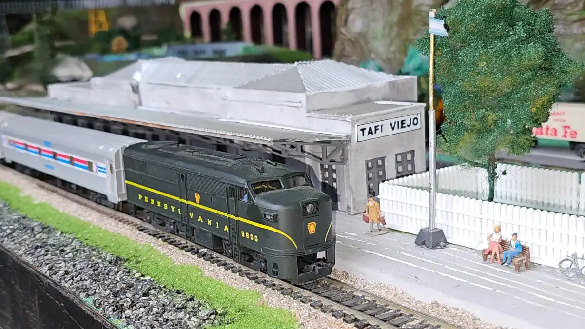 LA 9600. Es un modelo de locomotora diésel a escala HO de la compañía Pennsylvania Railroad.