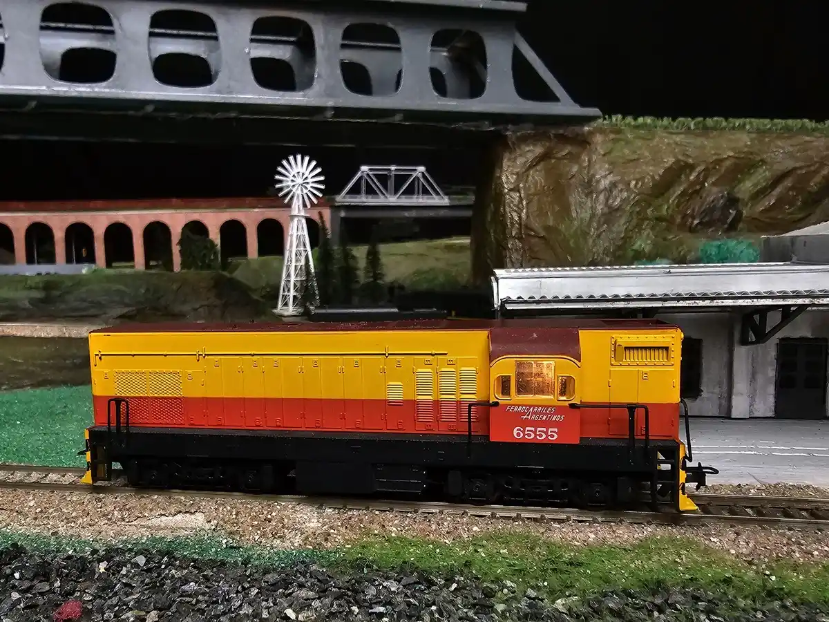 LOCOMOTORA AMARILLA. Fue muy utilizada por Ferrocarriles Argentinos, especialmente en las décadas de 1970 y 1980. 