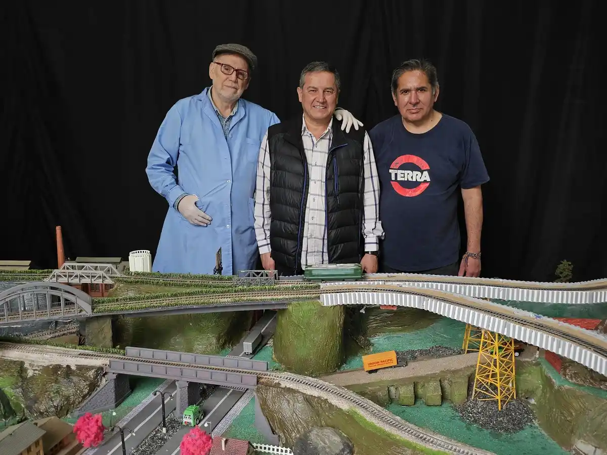 Un taficeño hizo rodar otra vez los trenes: la maqueta que emociona en Tafí Viejo