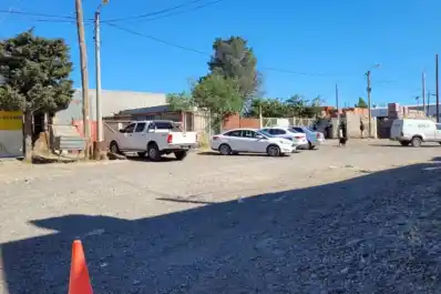 Entró a robar a un corralón en Chubut, se le cayó una placa de cemento encima y murió aplastado