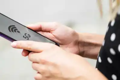 El “botón oculto” del celular que te deja ver todo en la pantalla de tu televisor