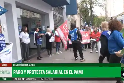 Tras casi un año sin aumentos, trabajadores del PAMI en Tucumán reclamaron mejoras salariales