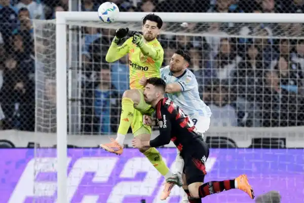 “Espero que en algún momento llegue”: Rossi fue figura contra Racing y se ilusiona con la Selección Argentina