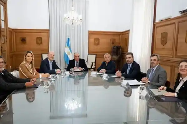 El gobierno de Milei apuesta a la reforma laboral de Sturzenegger y desmiente la jornada de 12 horas