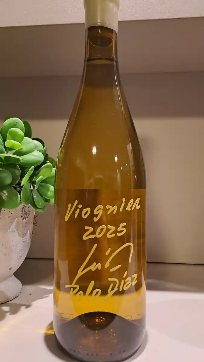 MARCA REGISTRADA. La botella del viognier lleva la firma de 