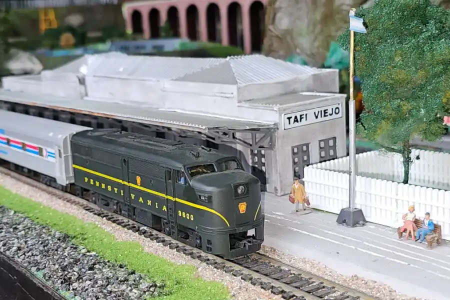 LA 9600. Es un modelo de locomotora diésel a escala HO de la compañía Pennsylvania Railroad.