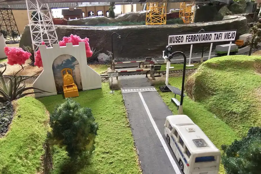 TAFÍ EN MINIATURA. Se puede ver la estación y los talleres de la ciudad.