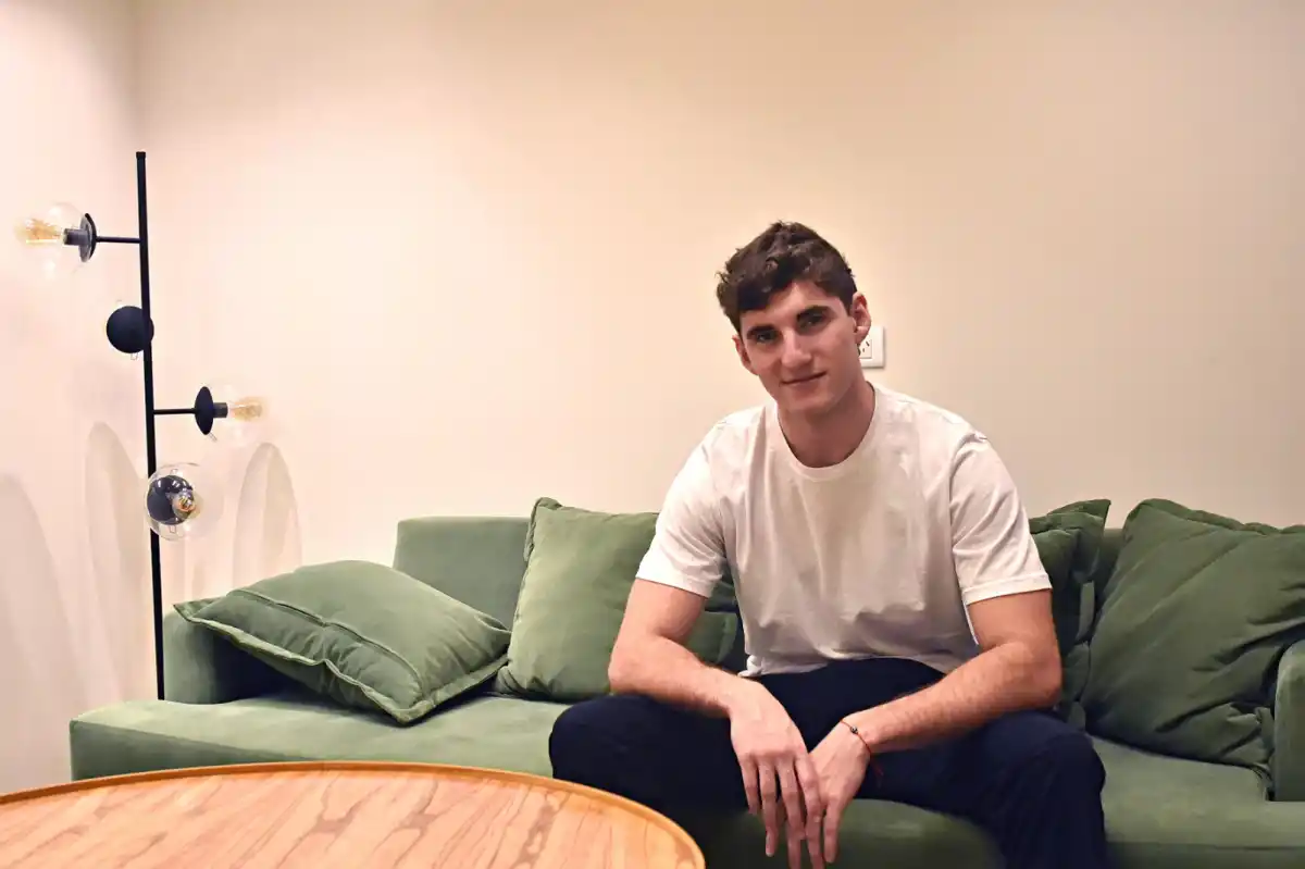 Pablo Cuello: de Yerba Buena a “La Voz” y de galán del reality a calle Corrientes