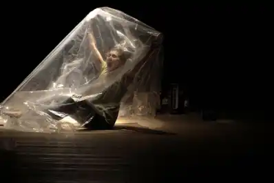 Teatro de objetos: construir la sensibilidad dentro de un mundo consumista