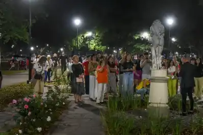 Paseo nocturno por museo escultórico del parque 9 de Julio