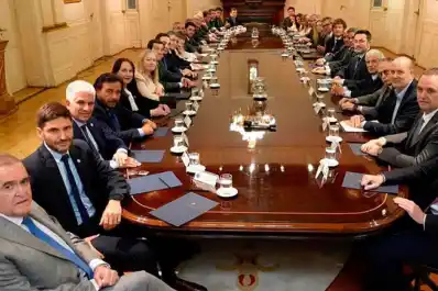 Milei recibió a 20 gobernadores y Jaldo afirmó que Tucumán “espera reciprocidad”