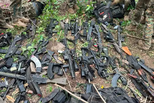 Río de Janeiro: entre las armas del Comando Vermelho hallaron un fusil de las Fuerzas Armadas argentinas